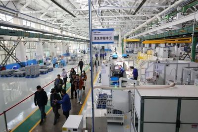 2025年走讀蓮湖區(qū)看發(fā)展主題宣傳活動啟動 第一站走進(jìn)法士特